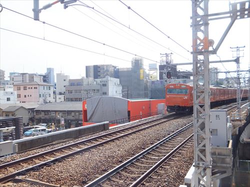 JR大阪環状線オレンジ色のビル、ビエラ玉造