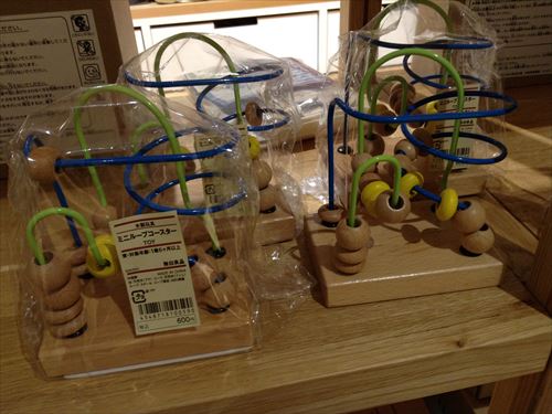 グランフロント大阪の無印良品・木の玩具