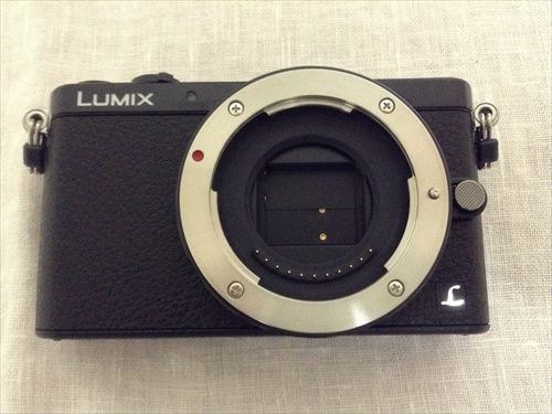 Panasonic デジタル一眼レフカメラ「LUMIX DMC-GM1K」を開封の様子・レンズを取り外した状態