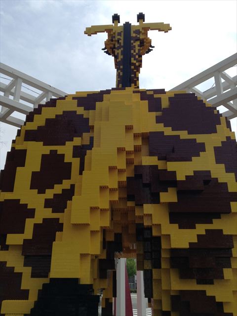 レゴで作られたキリン・天保山・後ろから