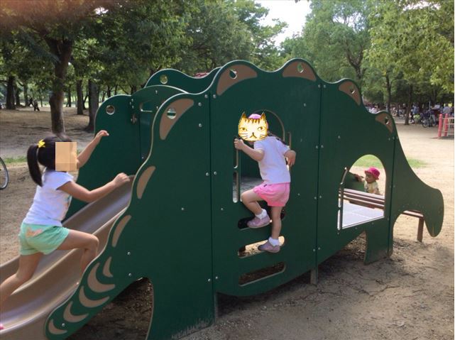 「児童の森」大仙緑地公園の遊具2（幼児向け）恐竜