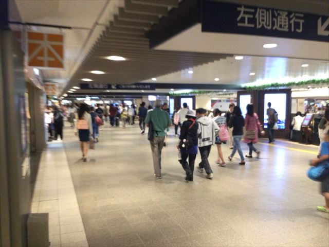 阪急電車・梅田駅・2階中央改札に向かう道順