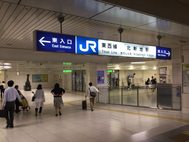 JR東西線・北新地駅の案内版