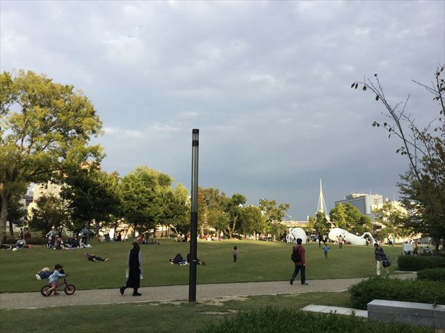 中之島公園の芝生広場