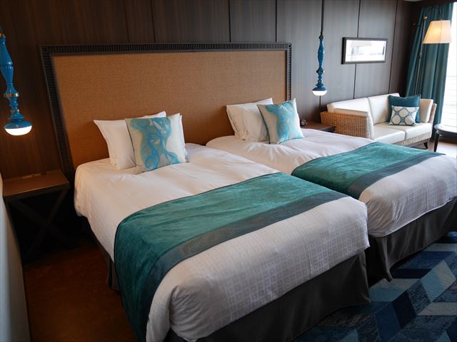 「琵琶湖ホテル」ラグジュアリーフロアアクアの部屋、ベッド