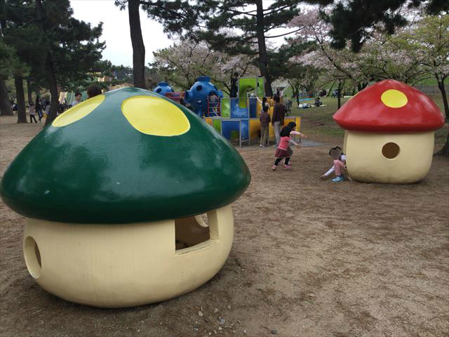 浜寺公園「南児童遊技場」キノコの家