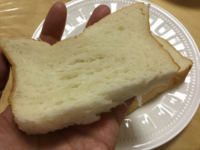 高級”生”食パン「乃が美」の食パンをちぎってみた、ふわふわ感