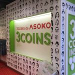 ヘップファイブ「3COINS de ASOKO」入口の看板