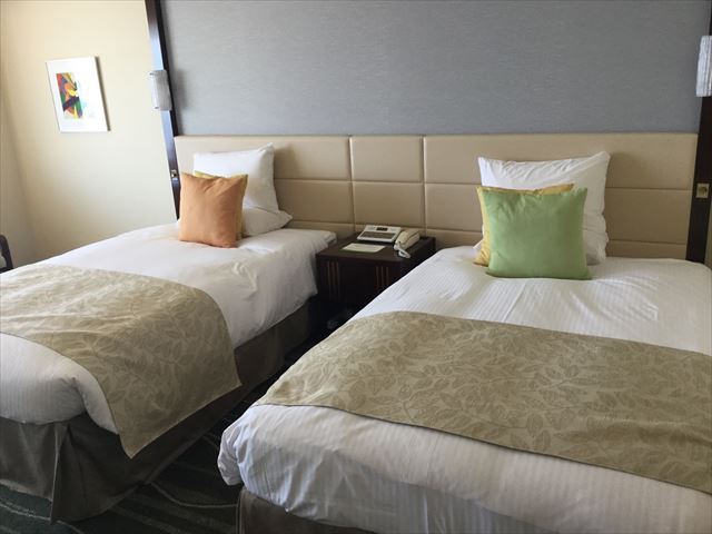 「ホテルオークラ神戸」オーセンティックフロアデラックスツイン、ベッド