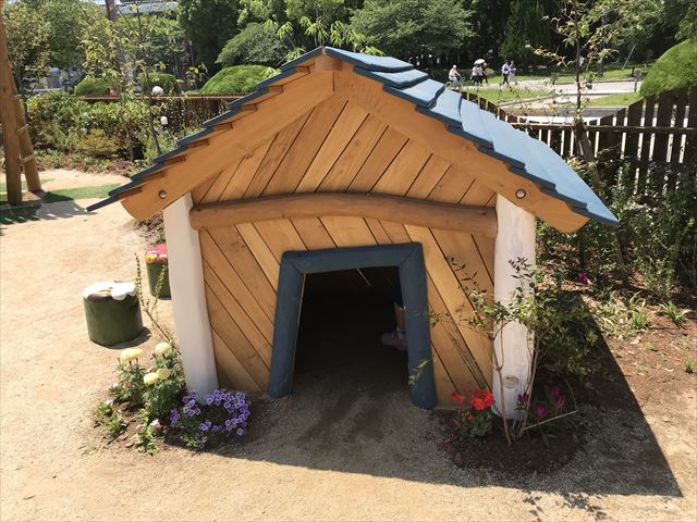 「ボーネルンドプレイヴィル大阪城公園」木製の家
