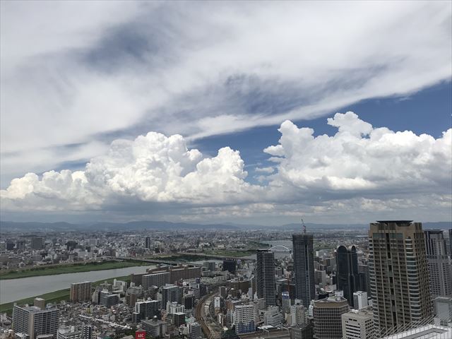 梅田スカイビル「空中庭園」屋上から見た景色