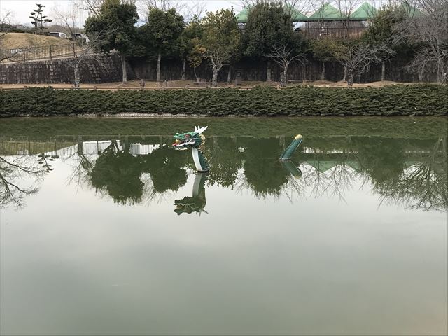 竹取公園の池にある龍