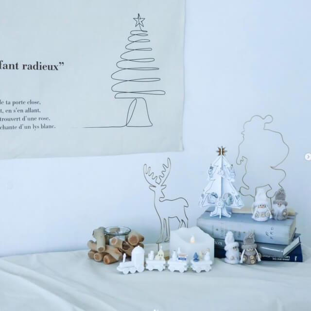 3COINSクリスマス2021・白色のツリーや人形、汽車
