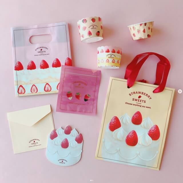 キャンドゥバレンタインチョコグッズ2024「イチゴデザインのナイロンバッグ、マフィンカップ、紙バッグ」