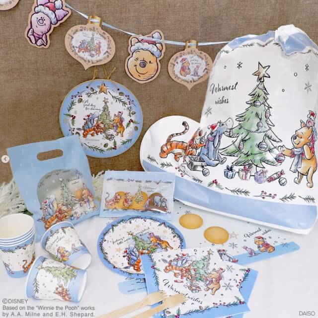 ダイソークリスマス2022「くまのプーさんの紙皿、紙コップ、ステッカー、ラッピング」