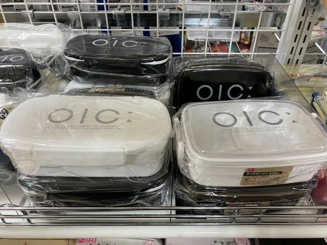 ダイソー「仕切り付きお弁当箱（OIC:）」