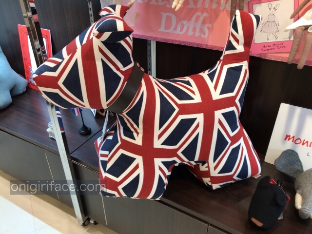 英国フェア2021・阪急うめだ本店・催場のイギリス国旗の犬