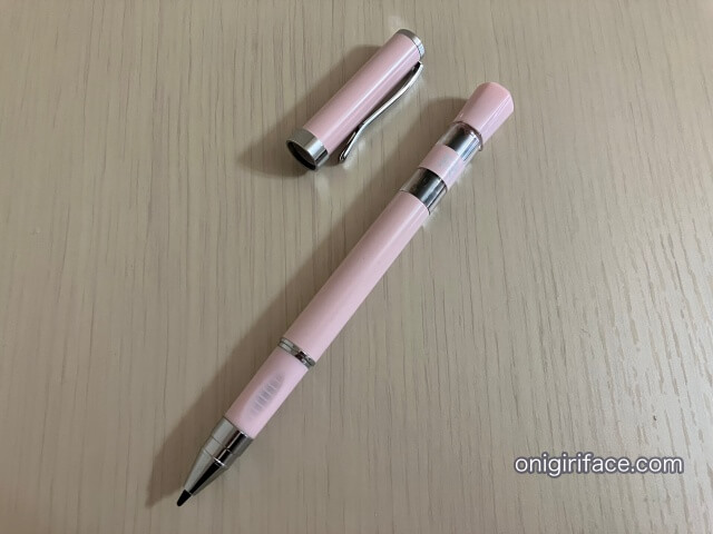 RISU AIペン（スマート姿勢改善ペン）とキャップ